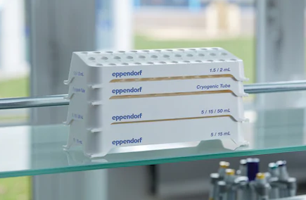 Eppendorf_rørstativ_og_kuvettestativ