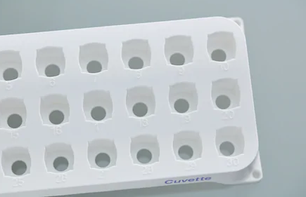 Eppendorf_rørstativ_og_kuvettestativ